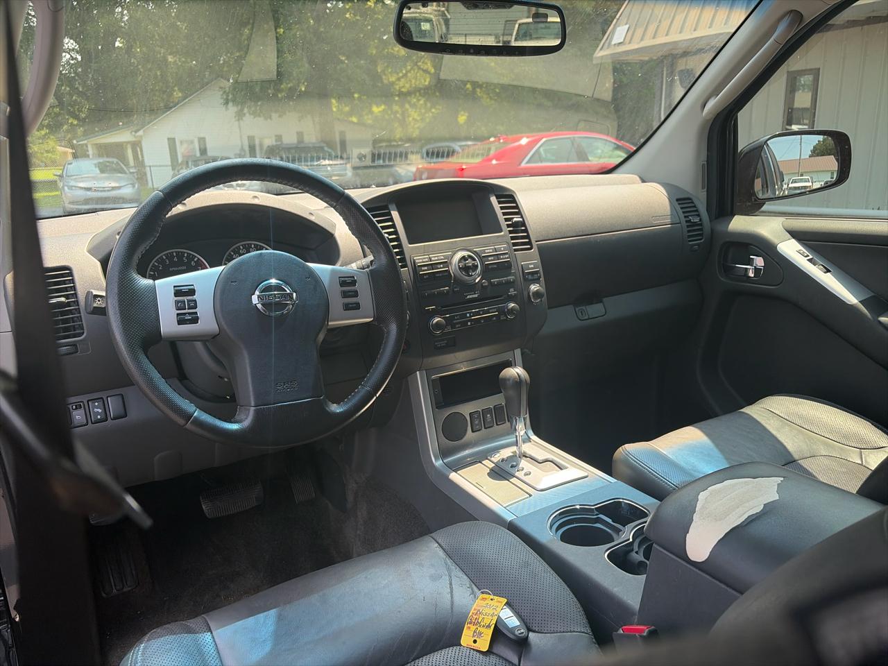 Nissan Pathfinder S 2012