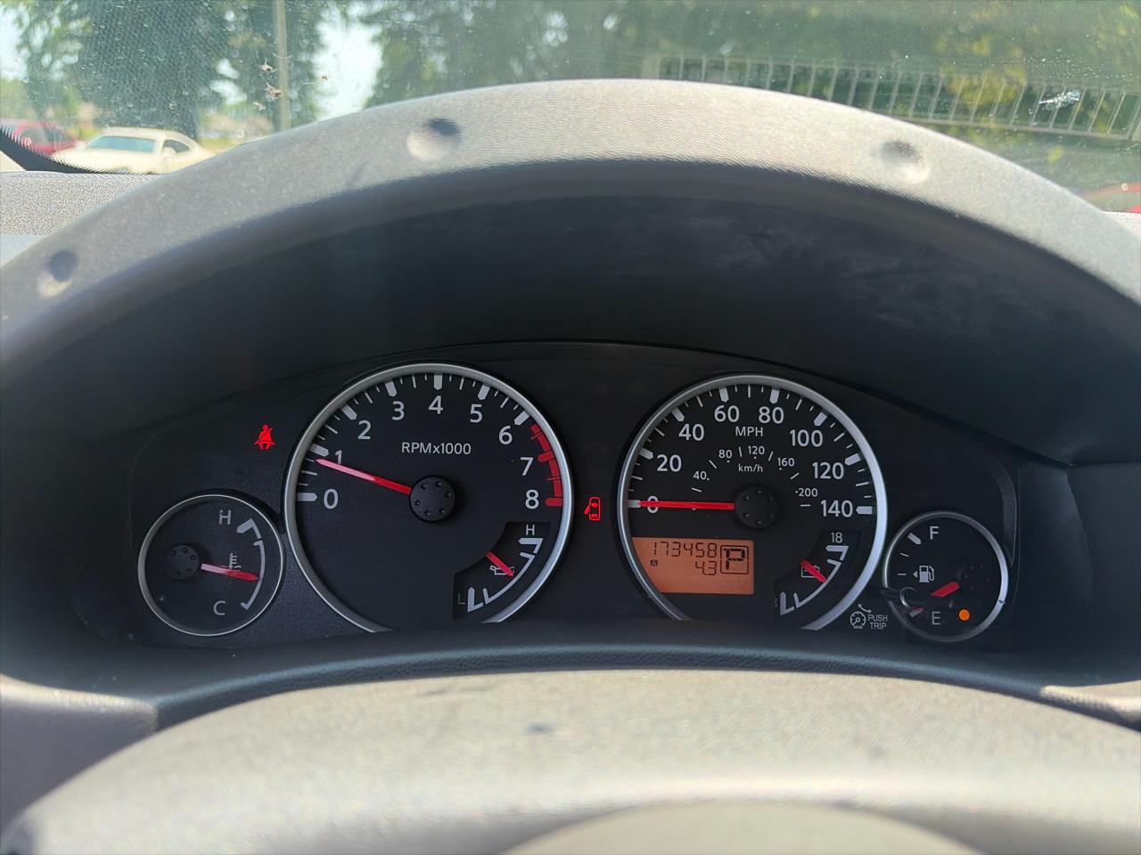 Nissan Pathfinder S 2012