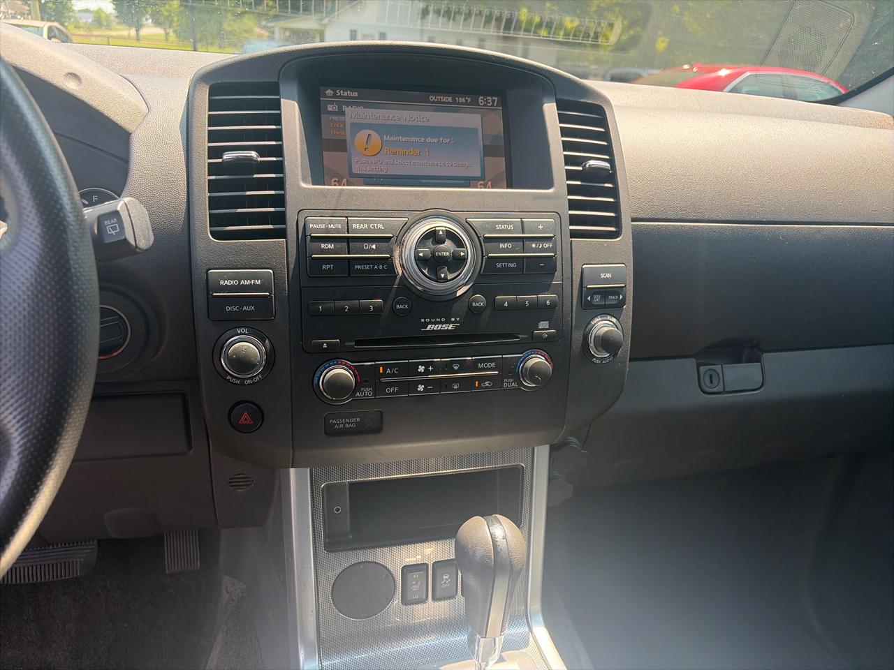 Nissan Pathfinder S 2012