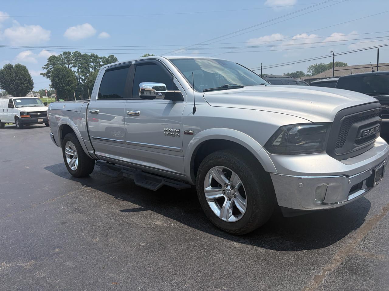 RAM 1500 Limited 4x4 Crew Cab 5'7" Box 2015