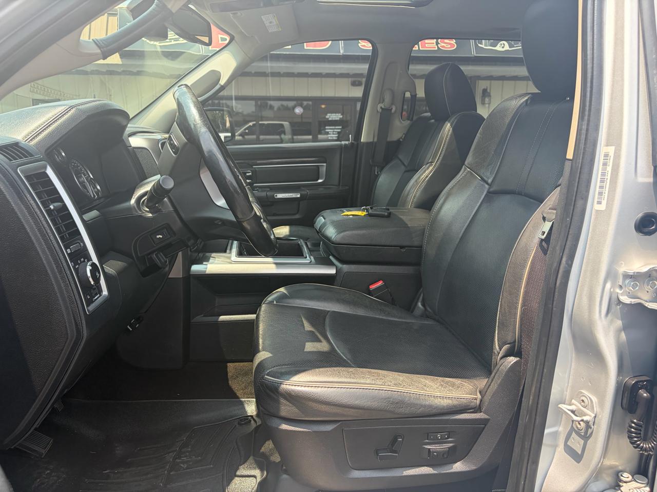 RAM 1500 Limited 4x4 Crew Cab 5'7" Box 2015