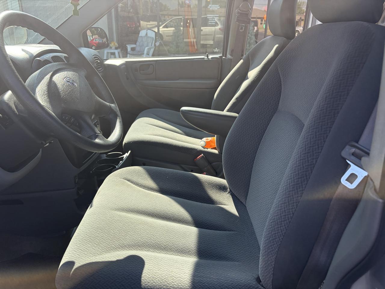 Dodge Grand Caravan SE 2005