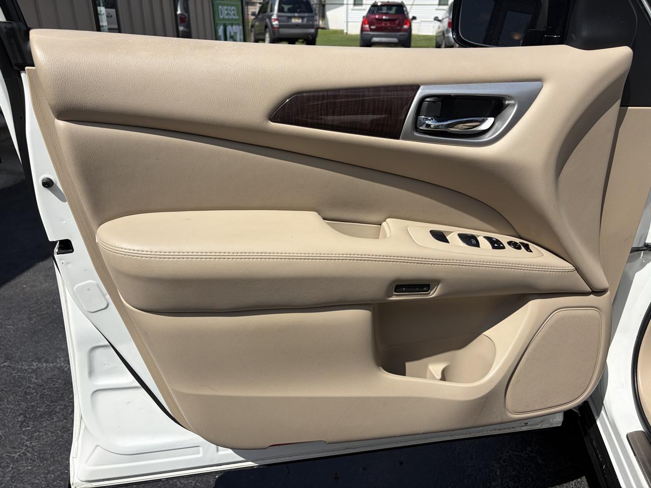 Nissan Pathfinder SL 2WD 2014