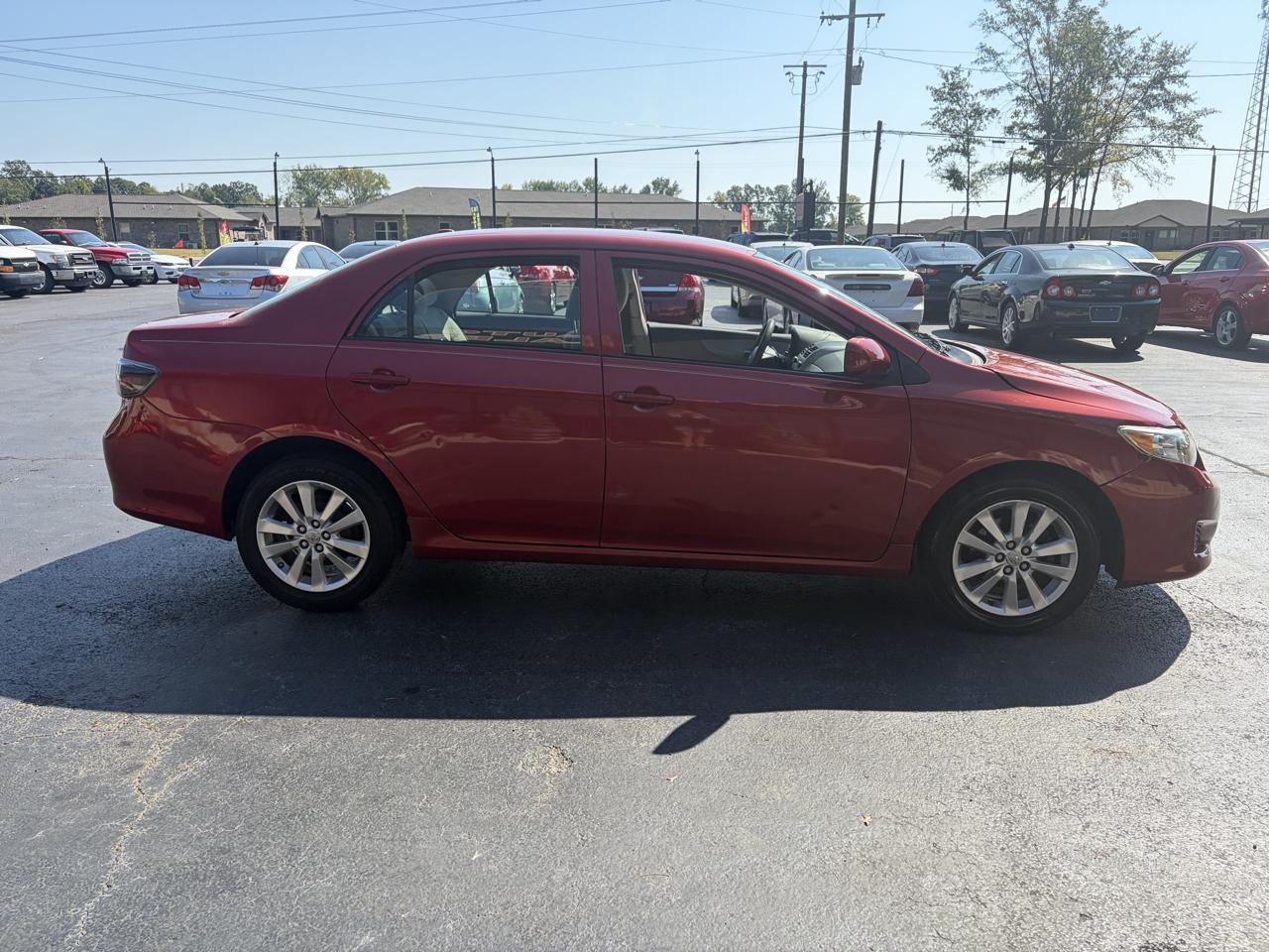 Toyota Corolla Base 5-Speed MT 2010