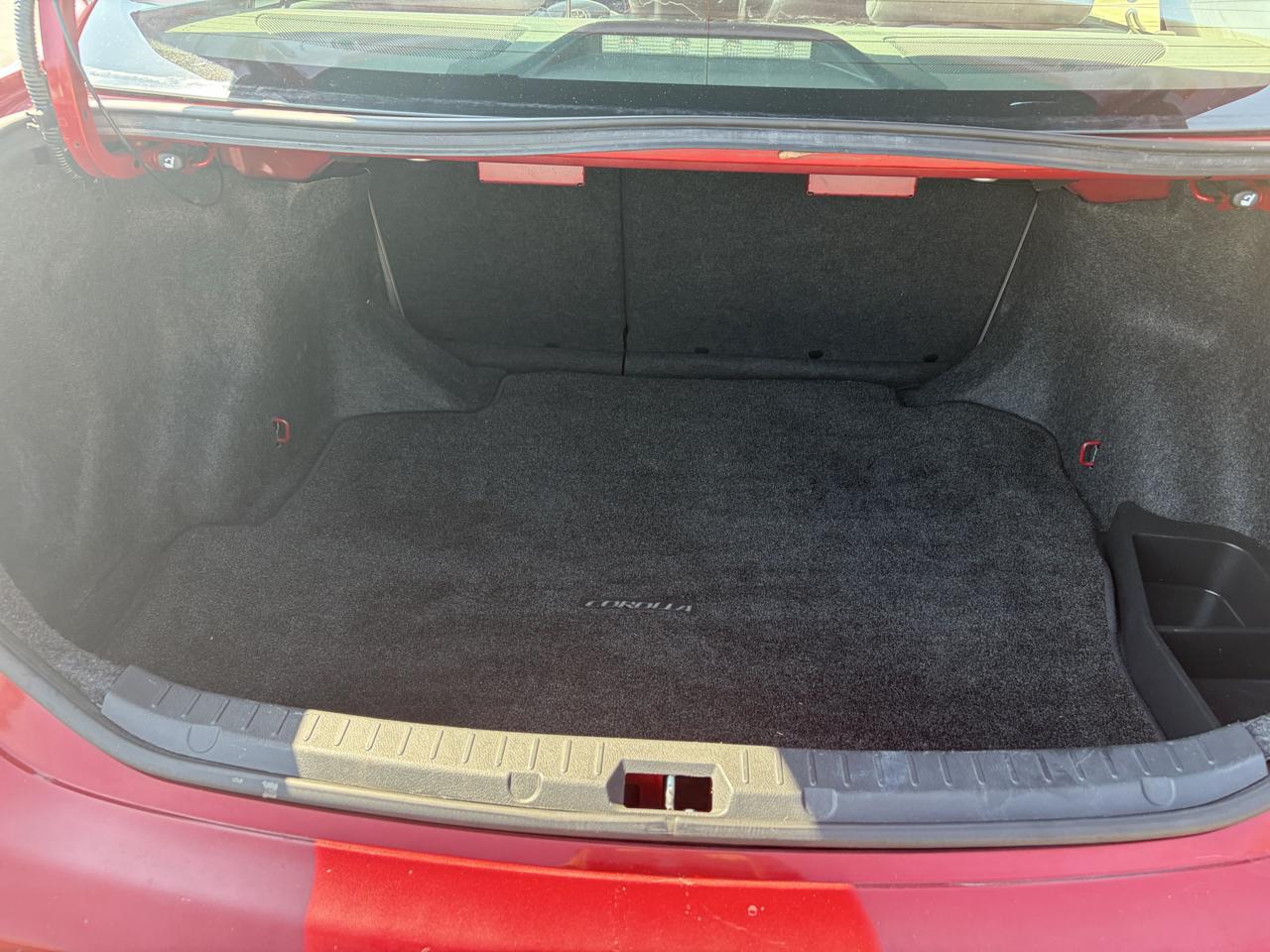 Toyota Corolla Base 5-Speed MT 2010