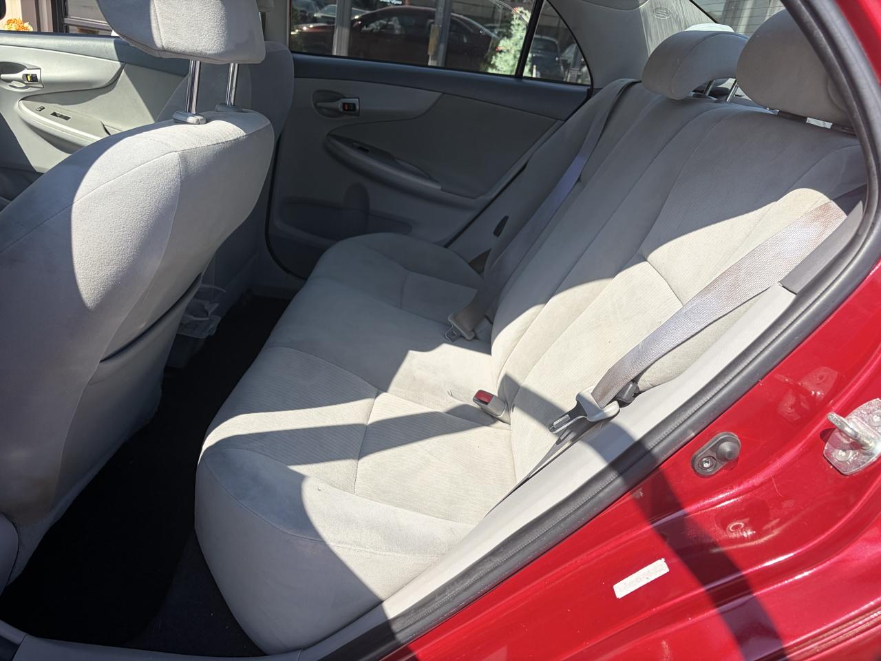 Toyota Corolla Base 5-Speed MT 2010