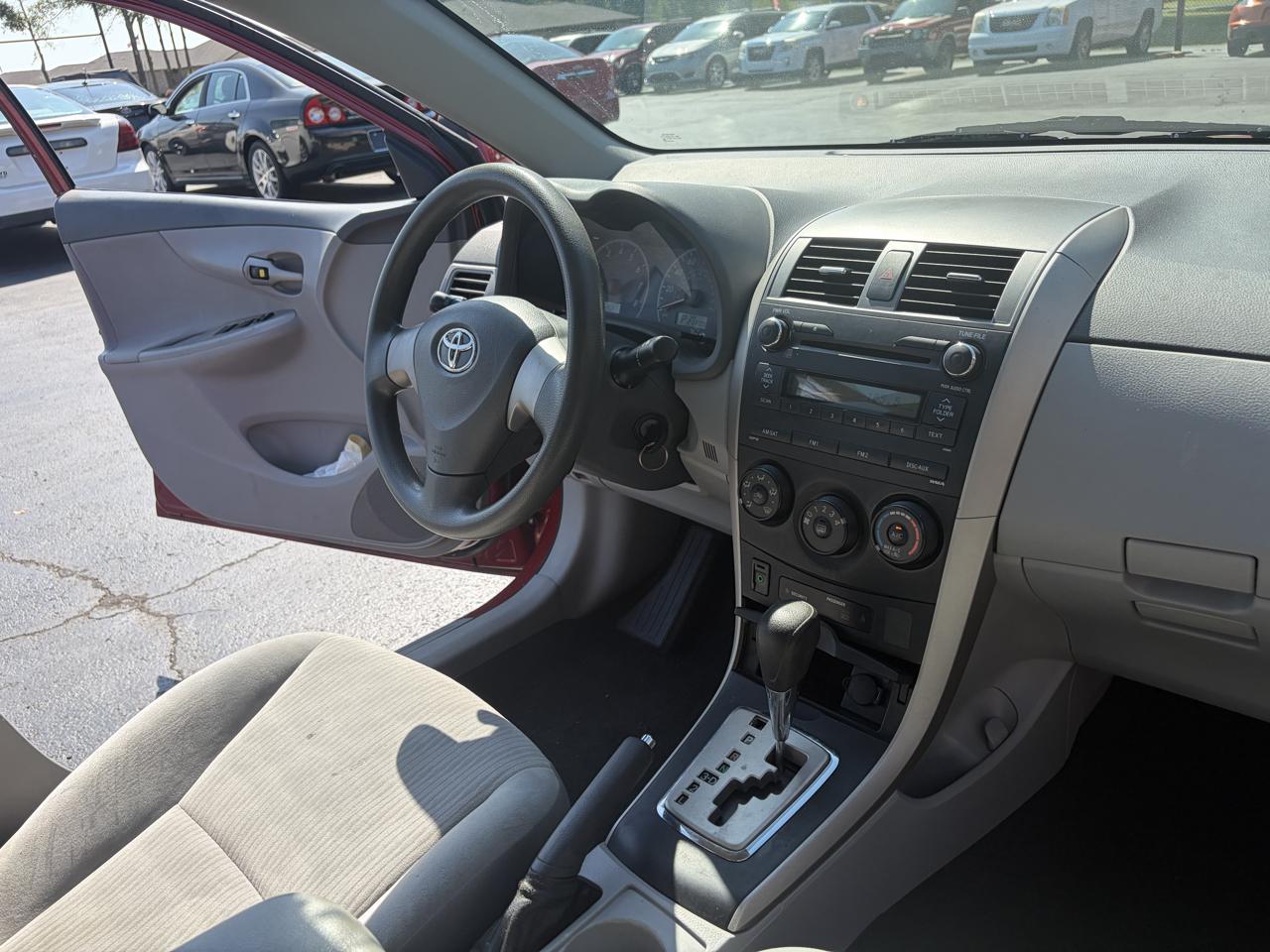 Toyota Corolla Base 5-Speed MT 2010