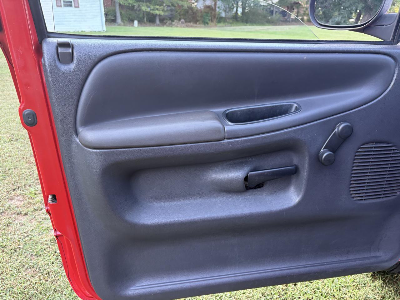 Dodge Ram 1500 2dr Reg Cab 119" WB 2001