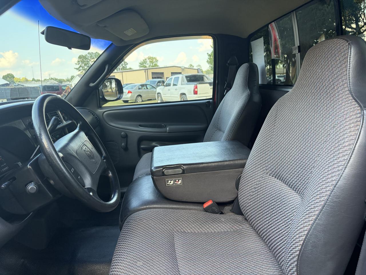 Dodge Ram 1500 2dr Reg Cab 119" WB 2001