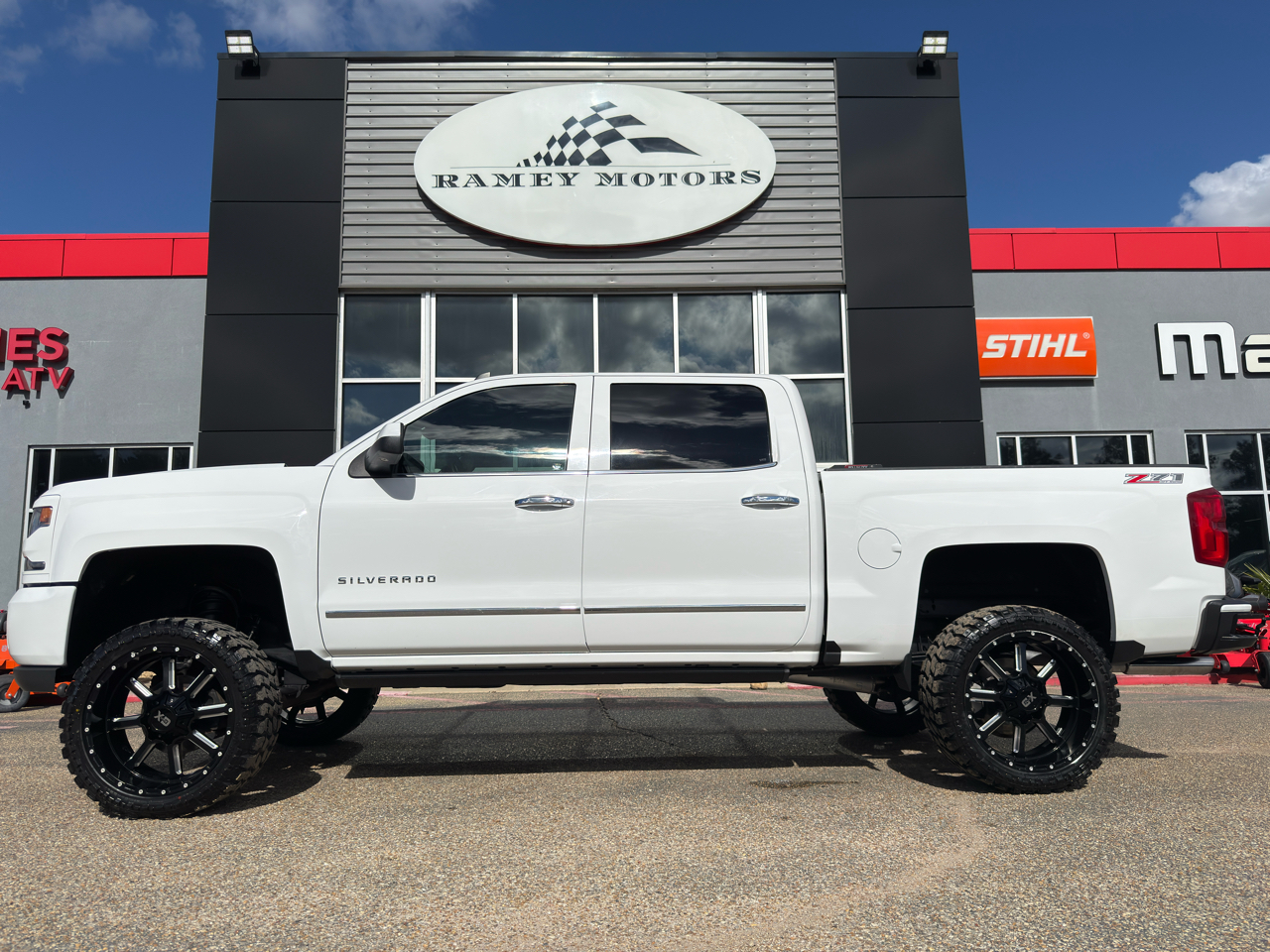 2017 Chevrolet Silverado 1500 LTZ Custom photo 2