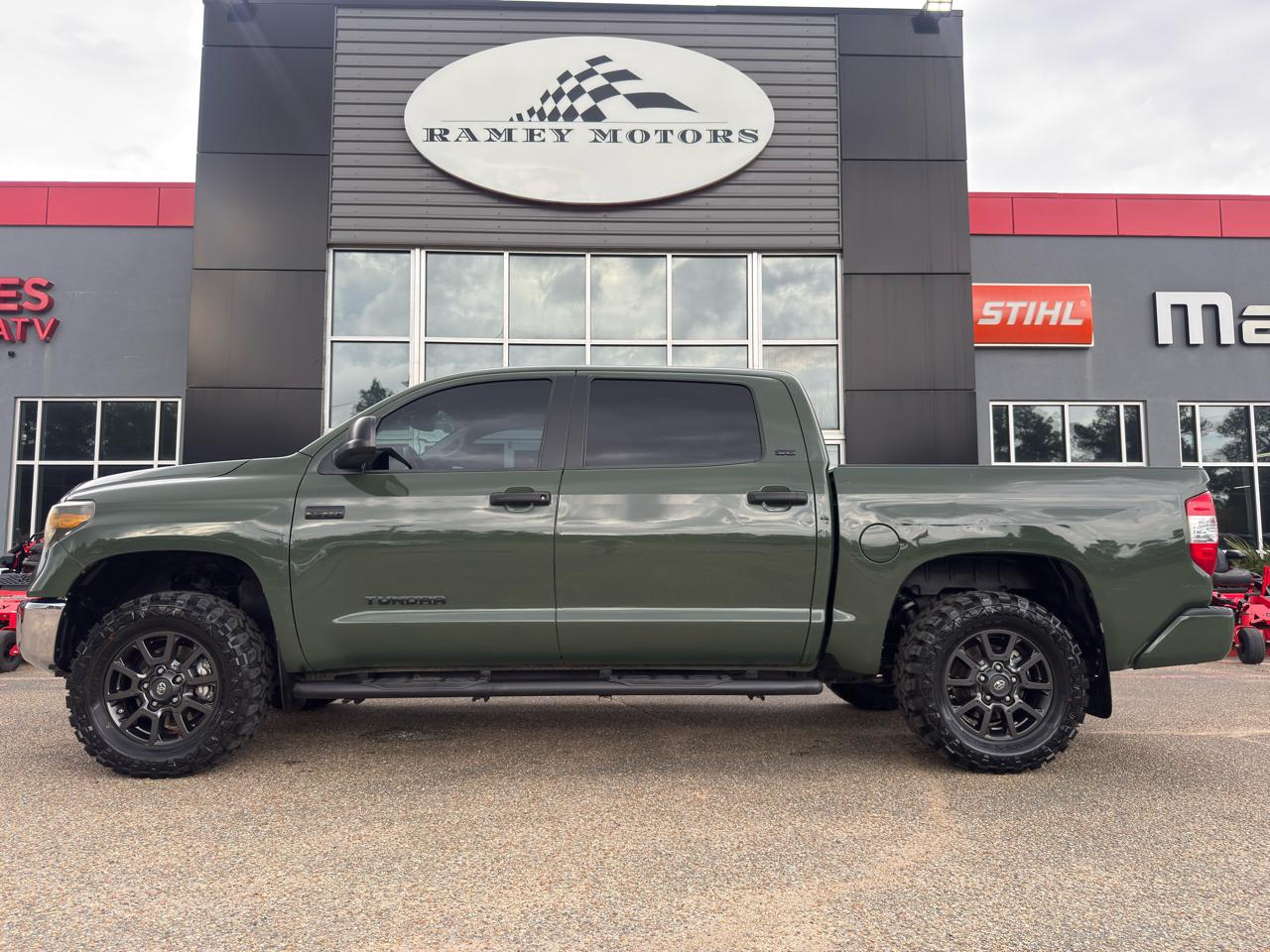 Toyota Tundra 4WD  2021