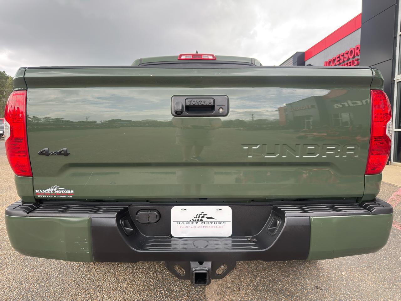 Toyota Tundra 4WD  2021
