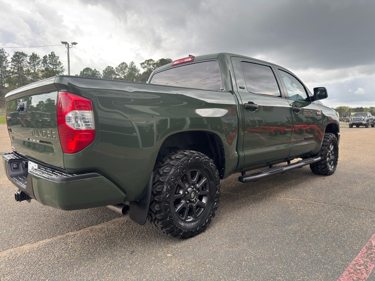 Toyota Tundra 4WD  2021