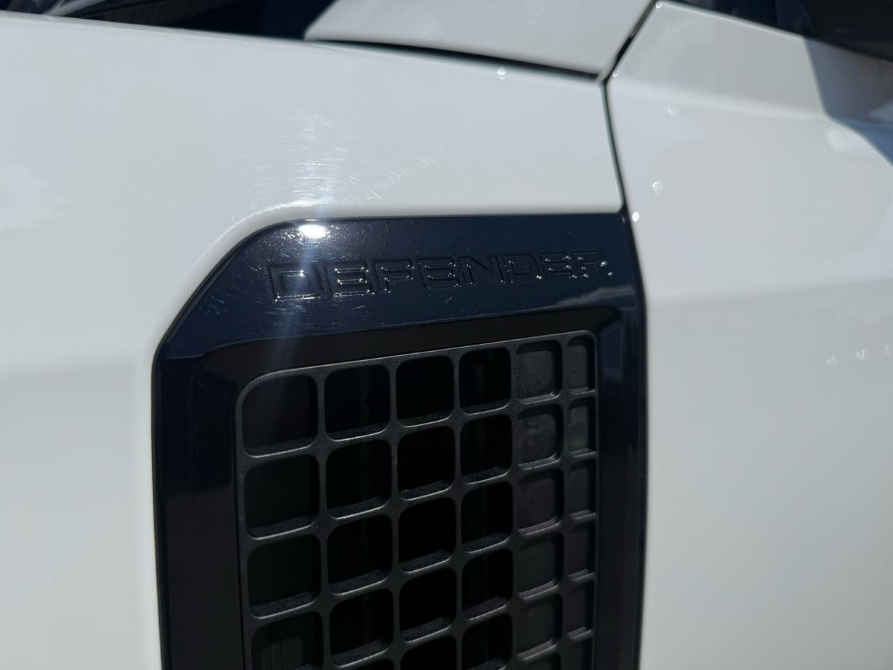 Land Rover Defender  2022