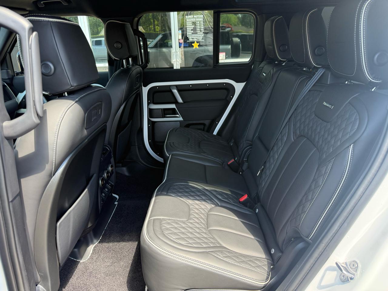 Land Rover Defender  2022