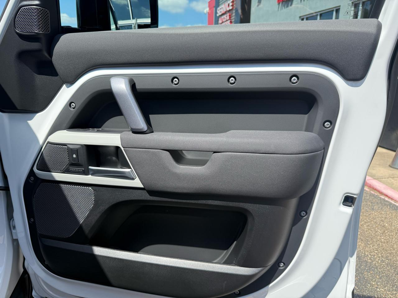 Land Rover Defender  2022