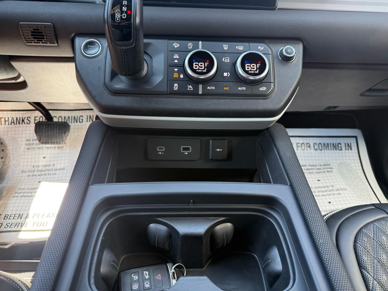 Land Rover Defender  2022