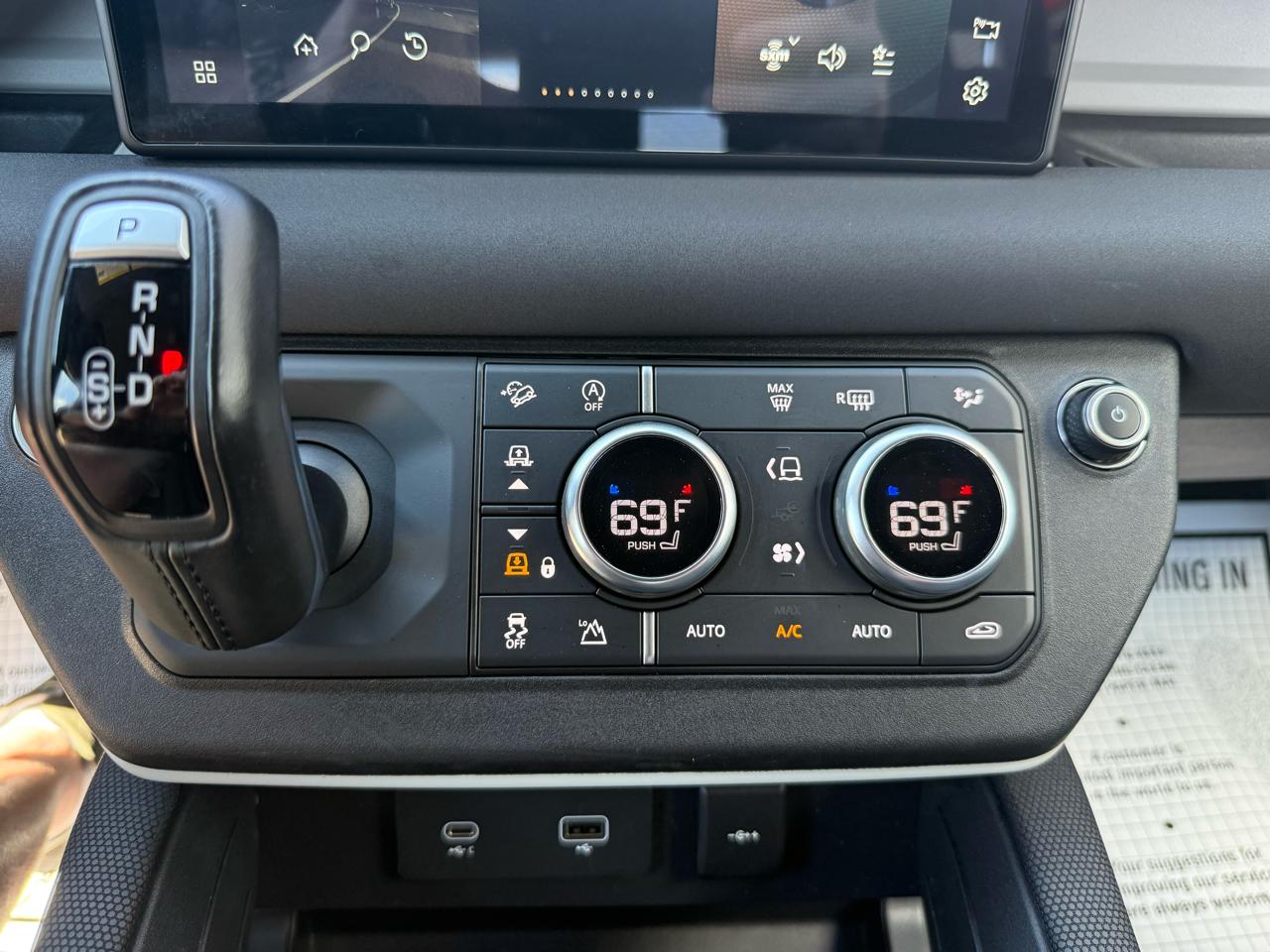 Land Rover Defender  2022