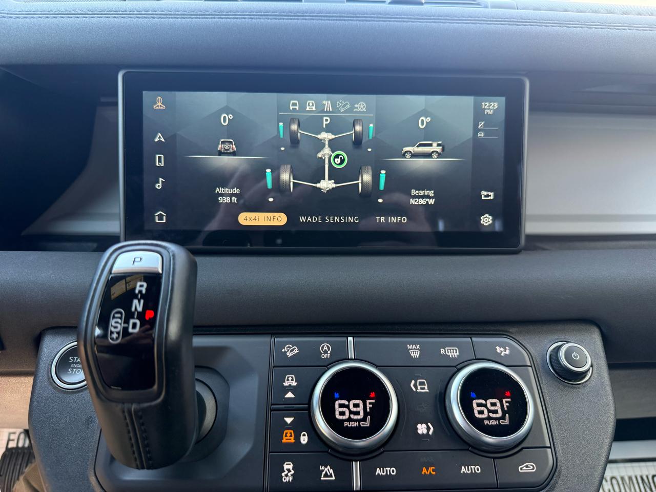 Land Rover Defender  2022