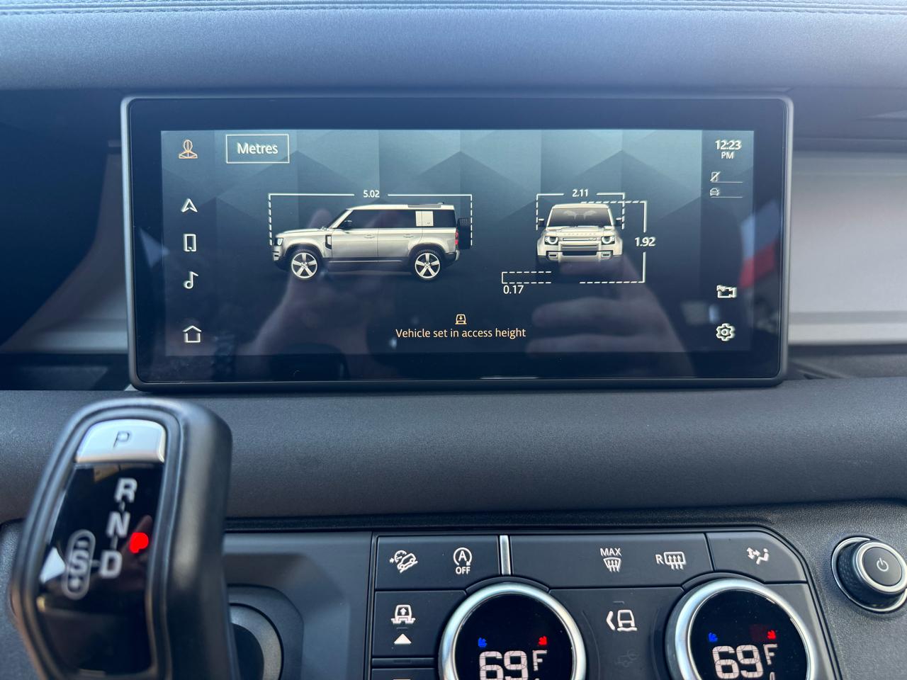 Land Rover Defender  2022