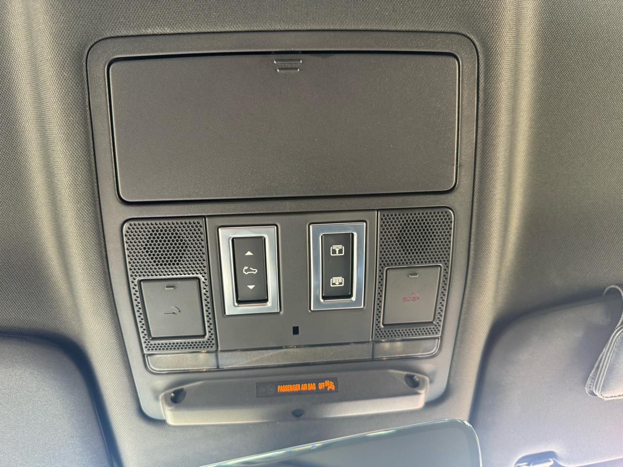 Land Rover Defender  2022