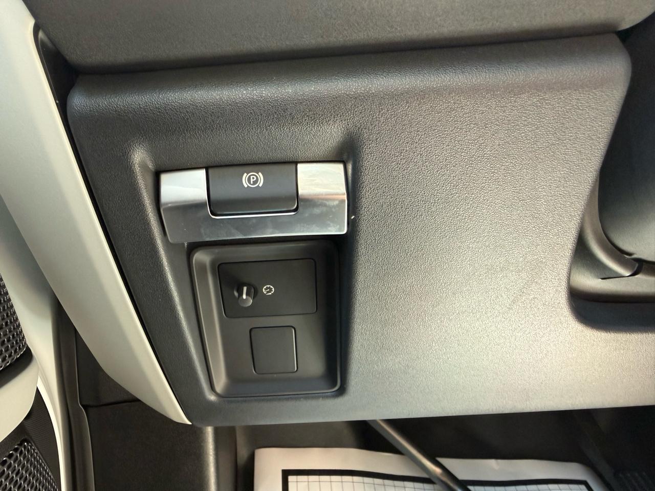 Land Rover Defender  2022