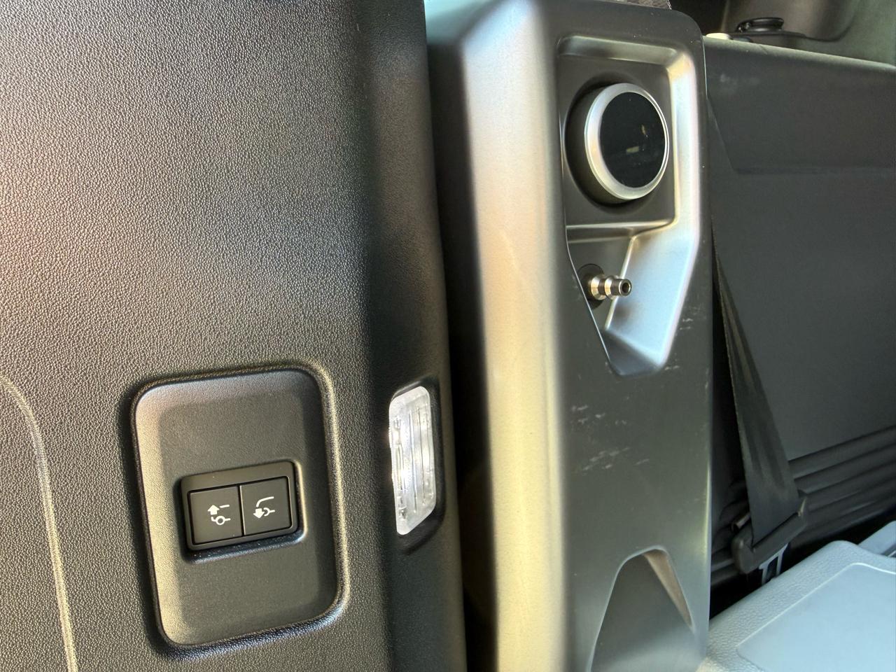 Land Rover Defender  2022