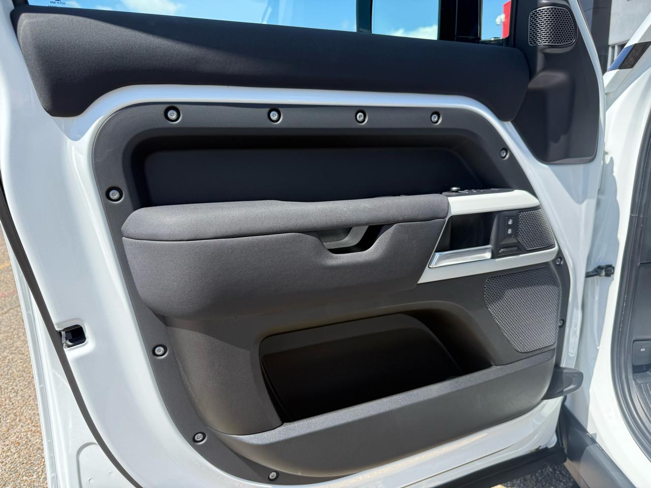 Land Rover Defender  2022