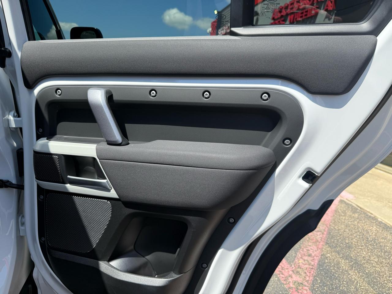 Land Rover Defender  2022