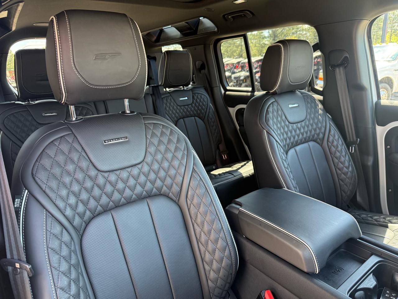 Land Rover Defender  2022