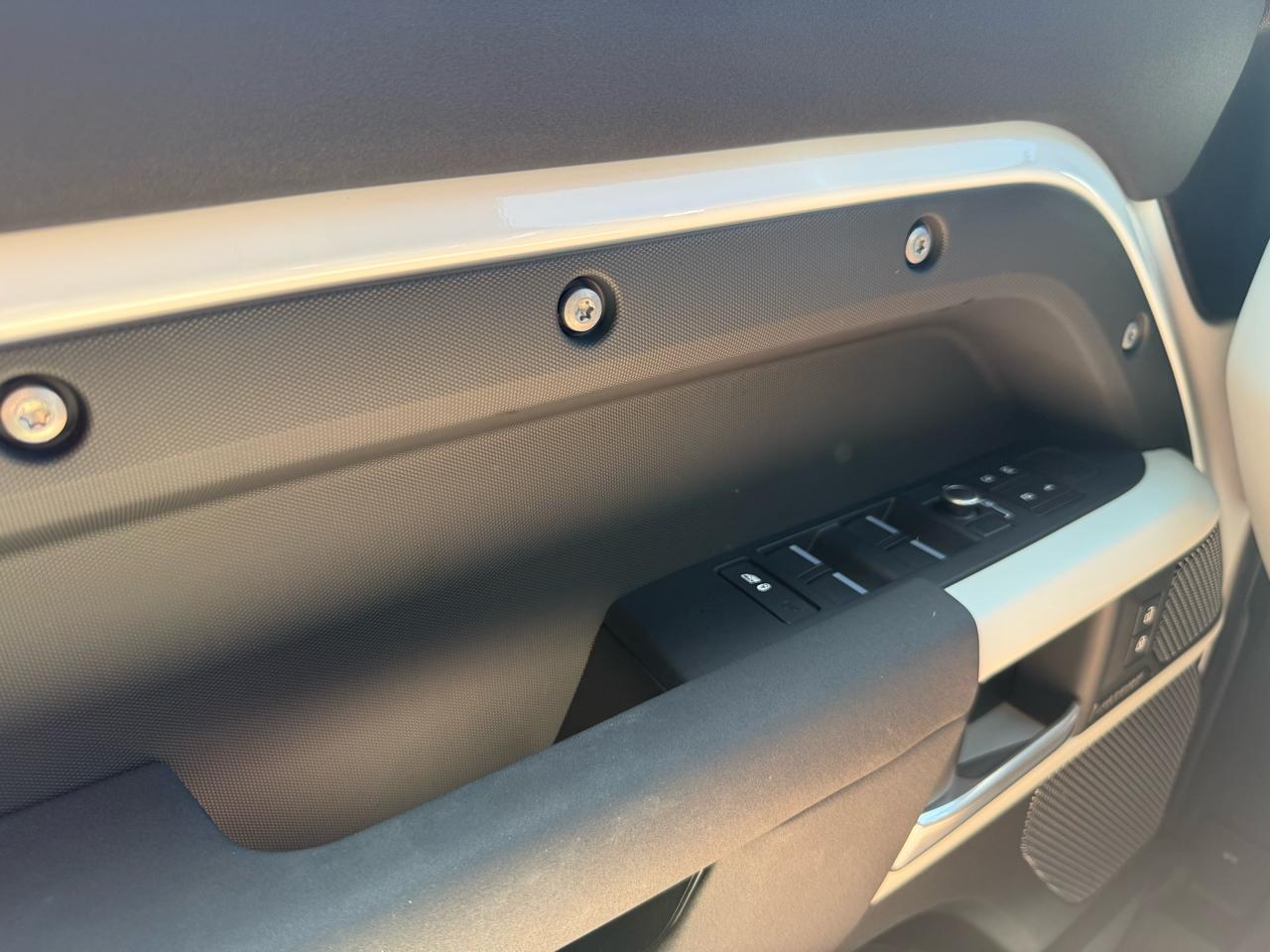 Land Rover Defender  2022