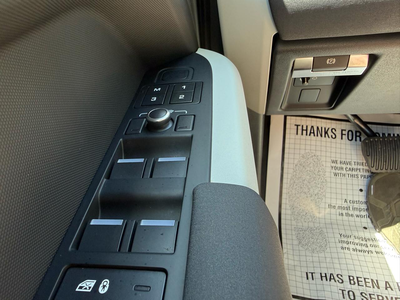 Land Rover Defender  2022