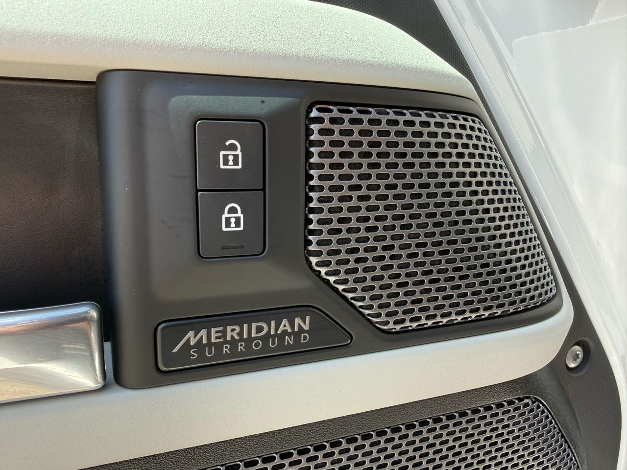 Land Rover Defender  2022