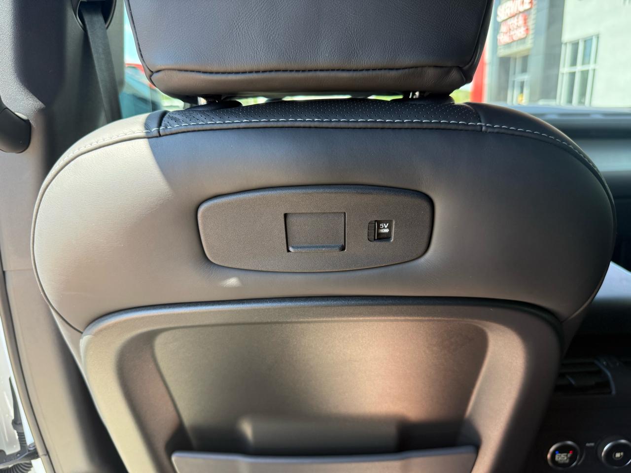 Land Rover Defender  2022