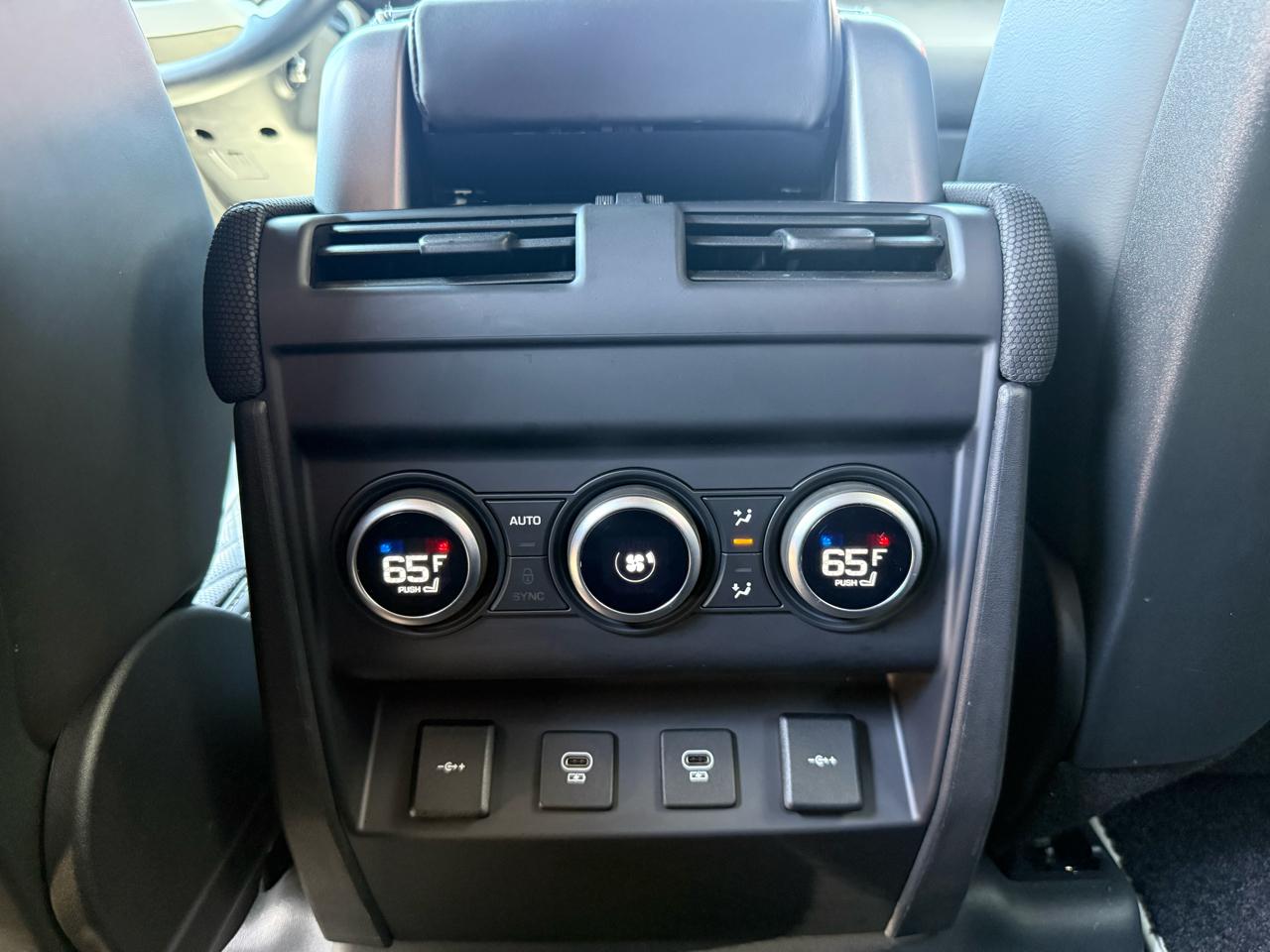 Land Rover Defender  2022