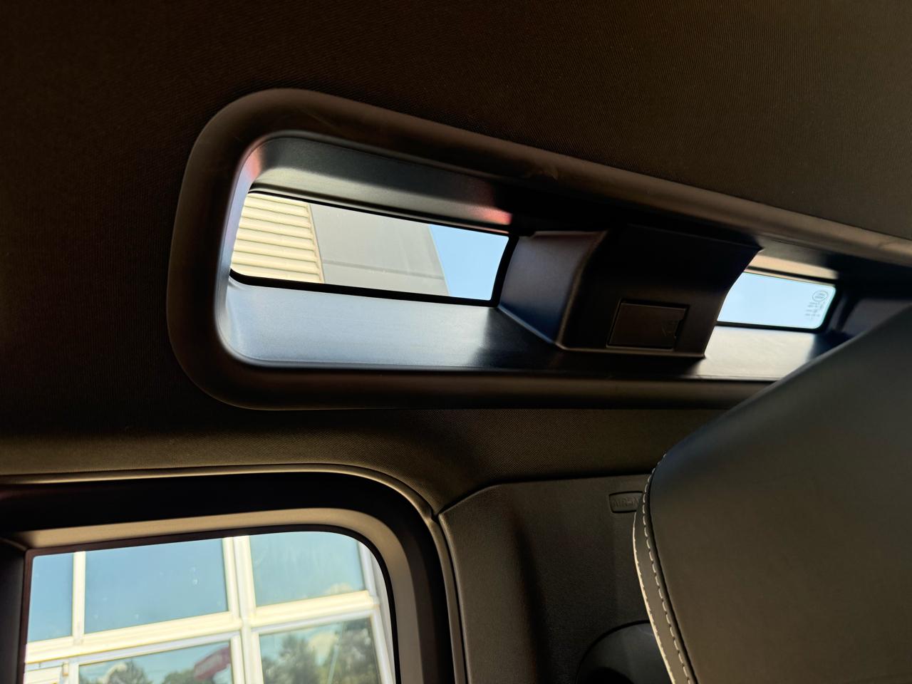 Land Rover Defender  2022