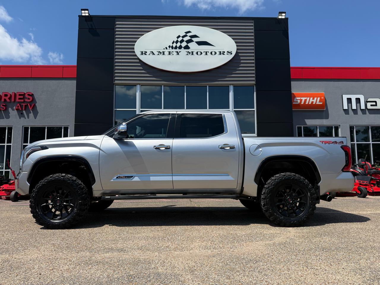 Toyota Tundra 4WD  2023