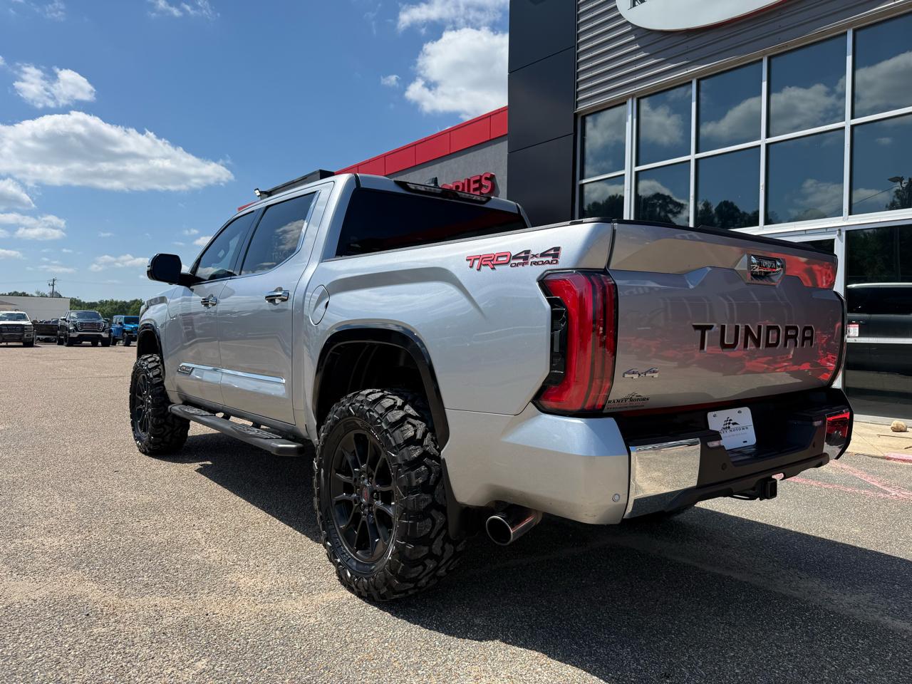 Toyota Tundra 4WD  2023