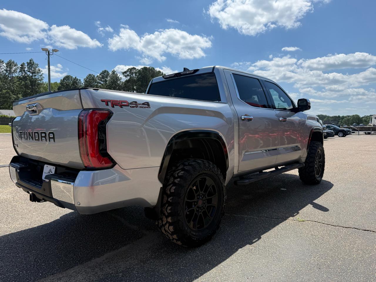 Toyota Tundra 4WD  2023