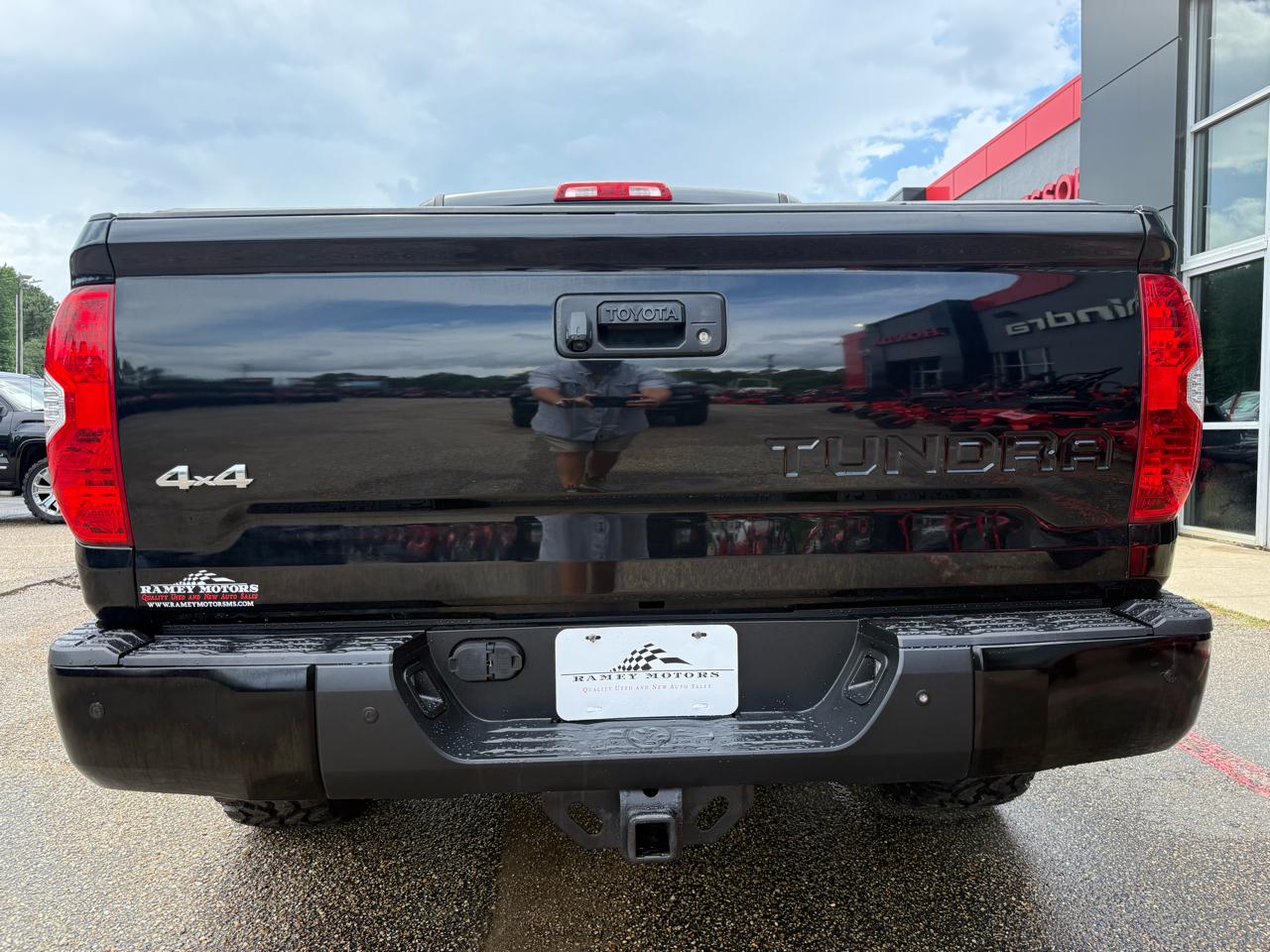 Toyota Tundra 4WD  2017