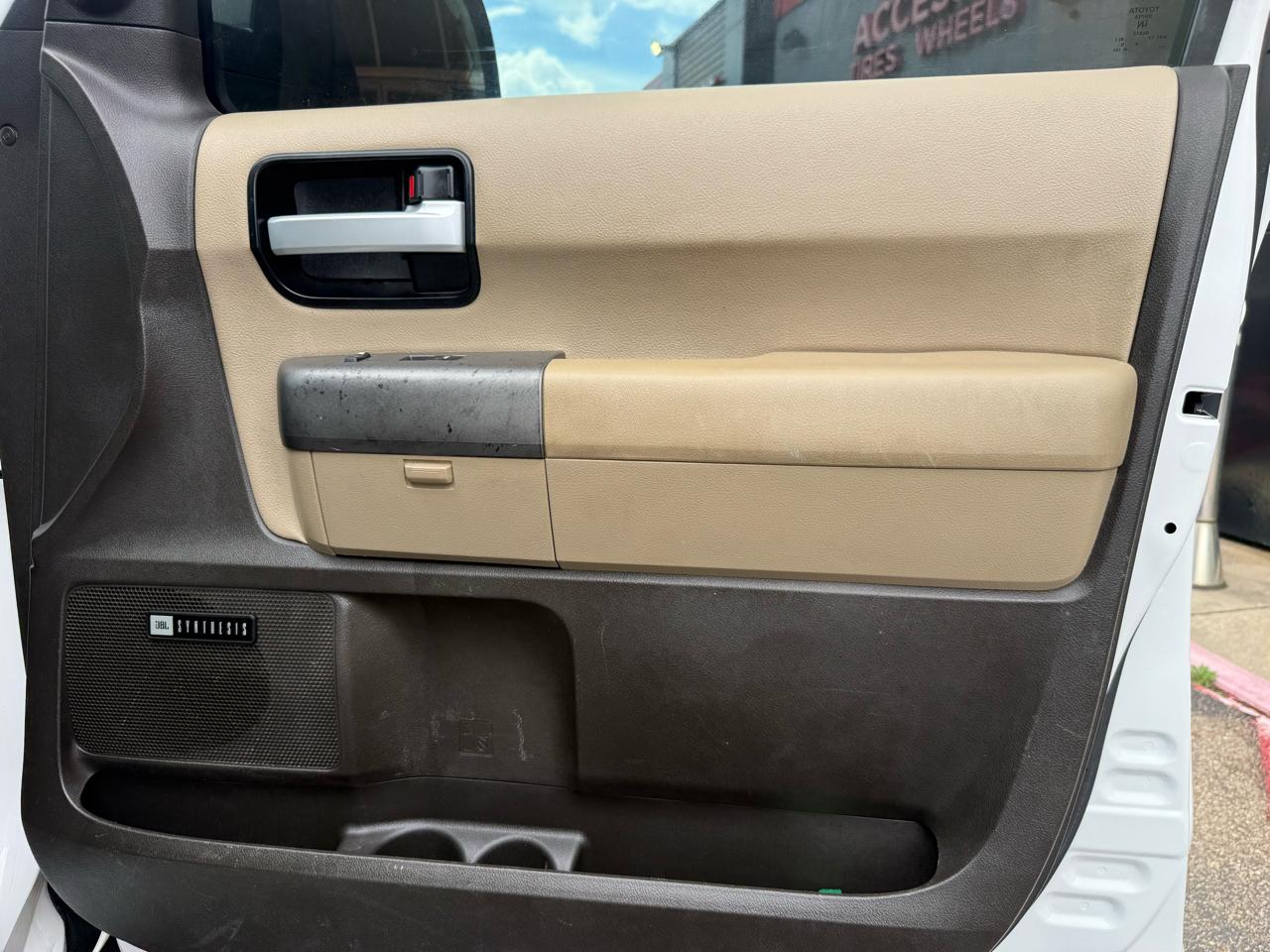 Toyota Sequoia  2011