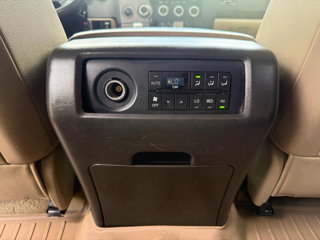 Toyota Sequoia  2011