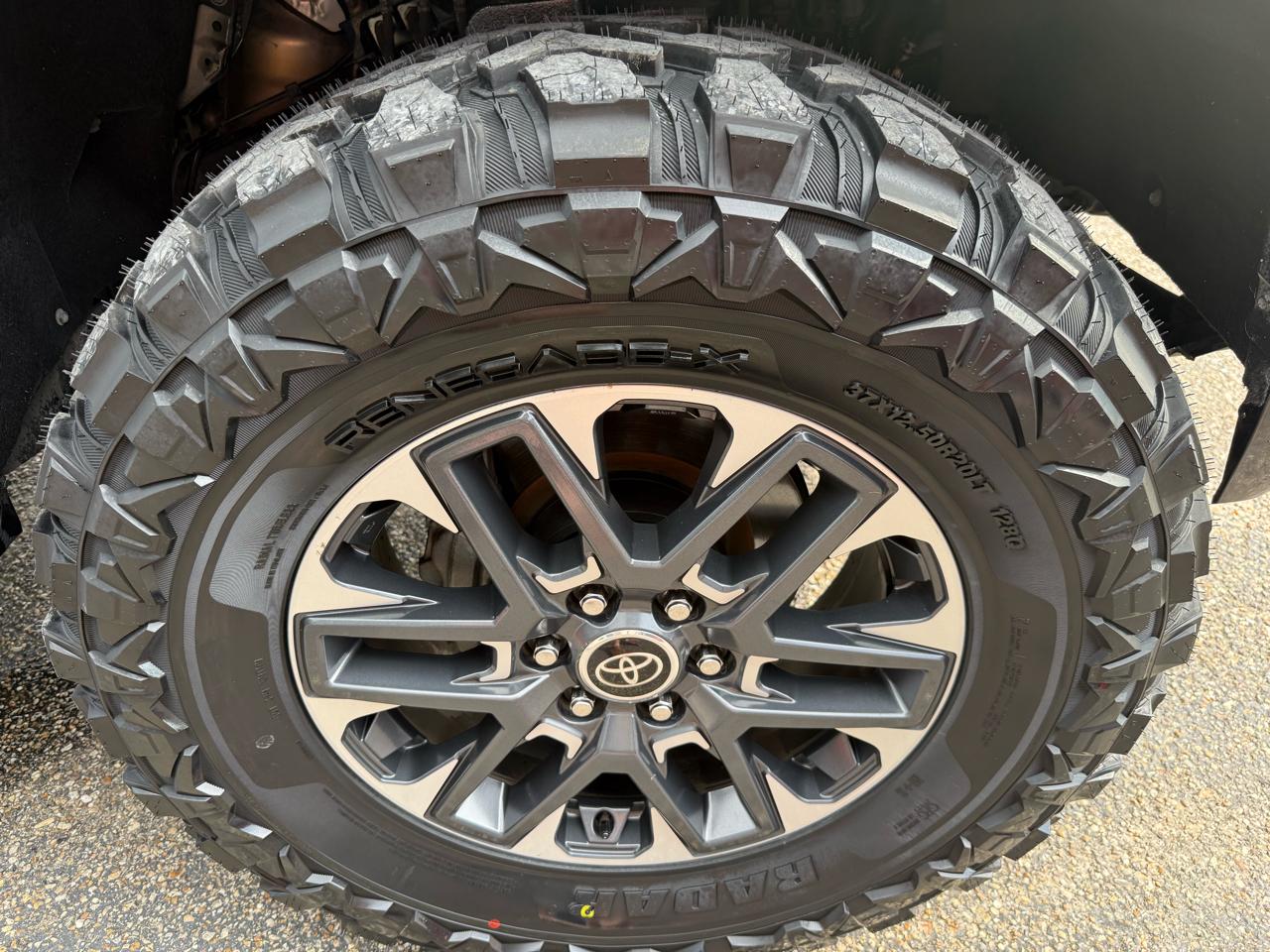 Toyota Tundra 4WD  2022