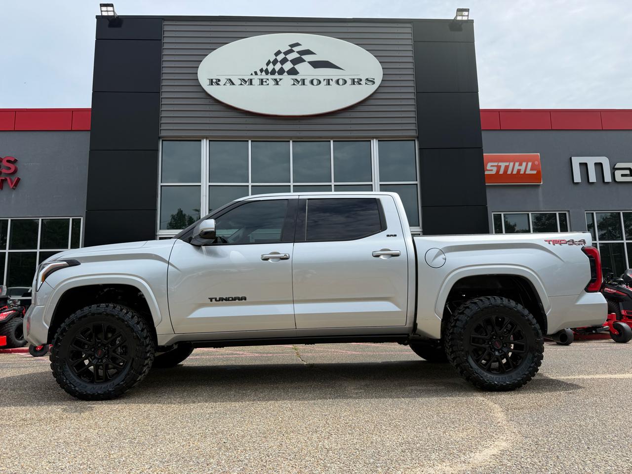 Toyota Tundra 4WD  2023