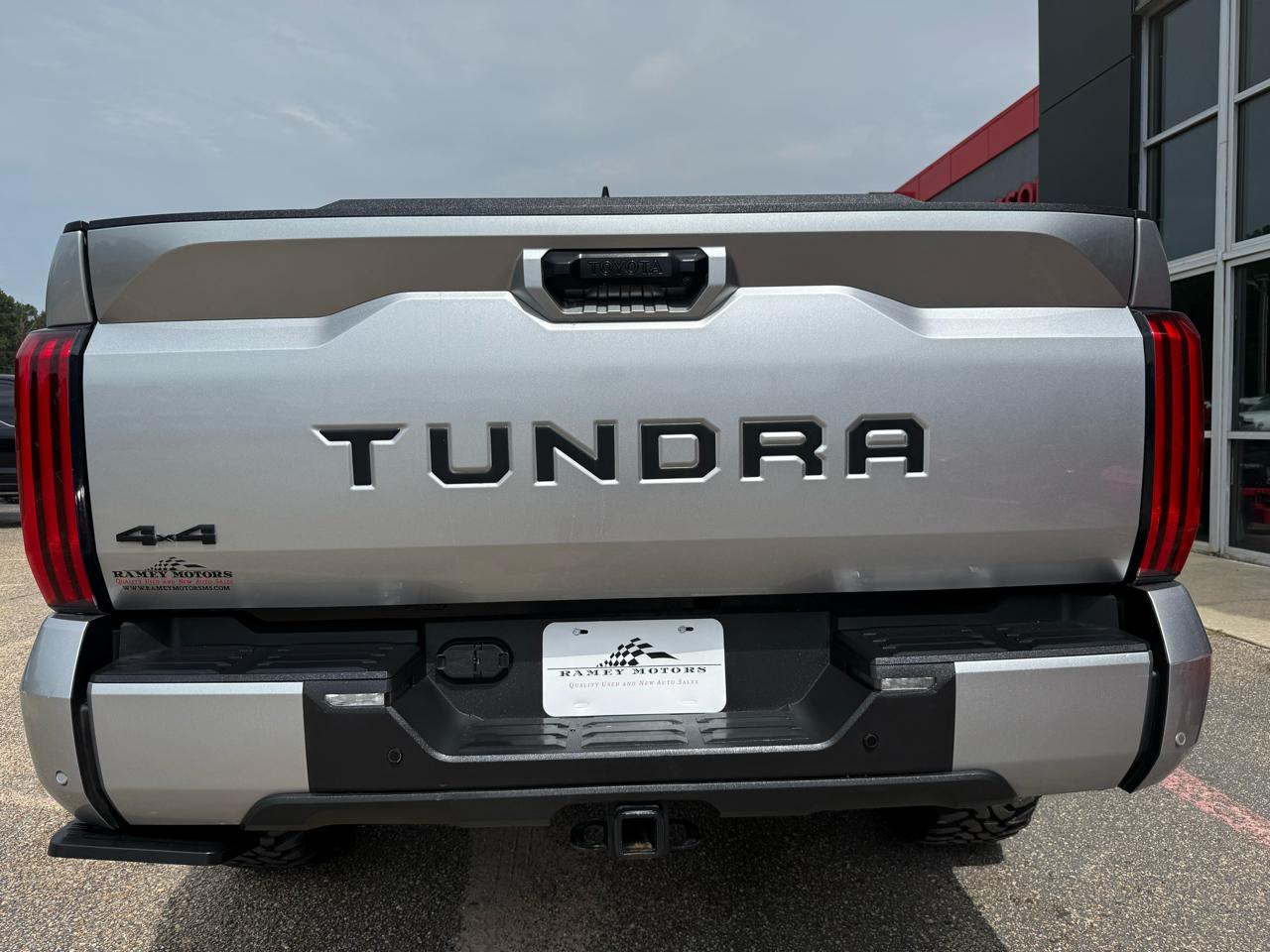 Toyota Tundra 4WD  2023