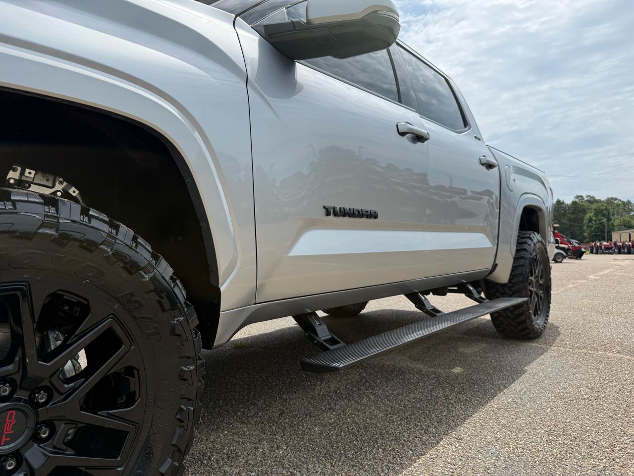 Toyota Tundra 4WD  2023