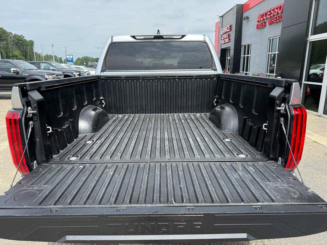 Toyota Tundra 4WD  2023