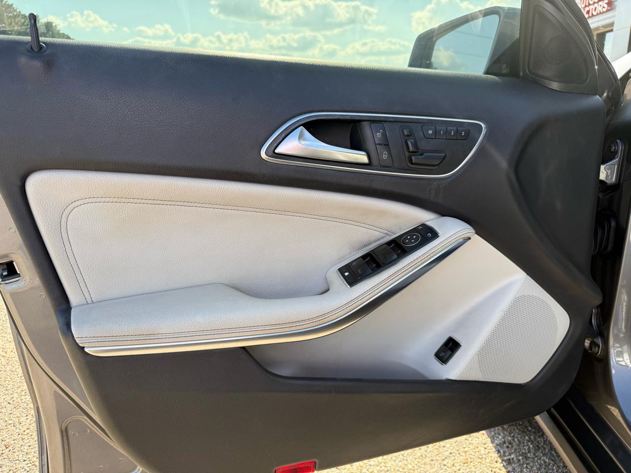 Mercedes-Benz GLA-Class  2015