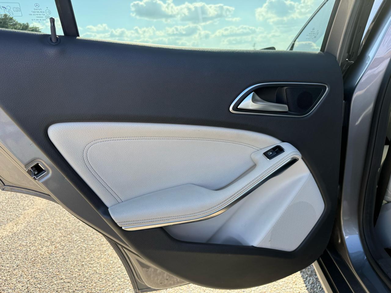 Mercedes-Benz GLA-Class  2015
