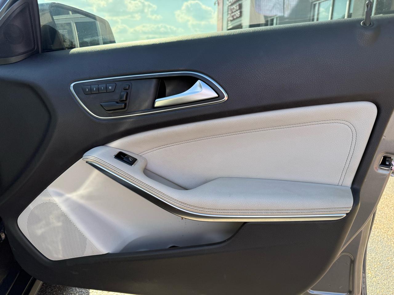 Mercedes-Benz GLA-Class  2015